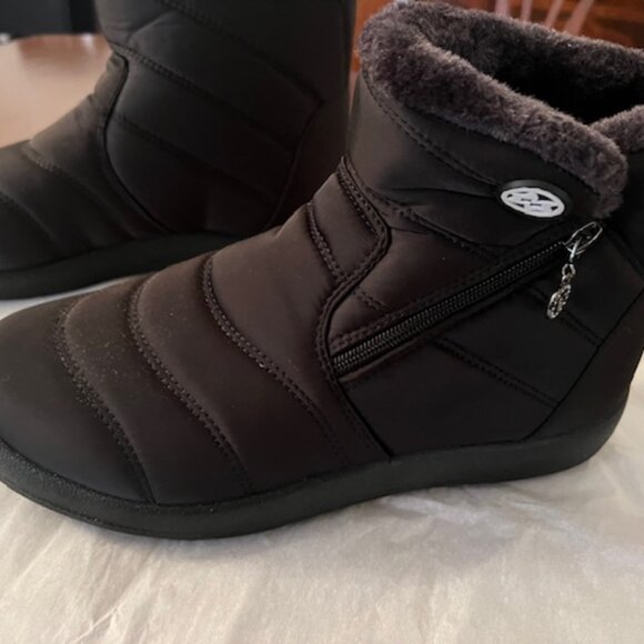 Women's Fur Lined Ankle boots size 11 NEW WITHOUT TAGS - Picture 1 of 7